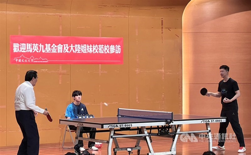 在谈及足球
